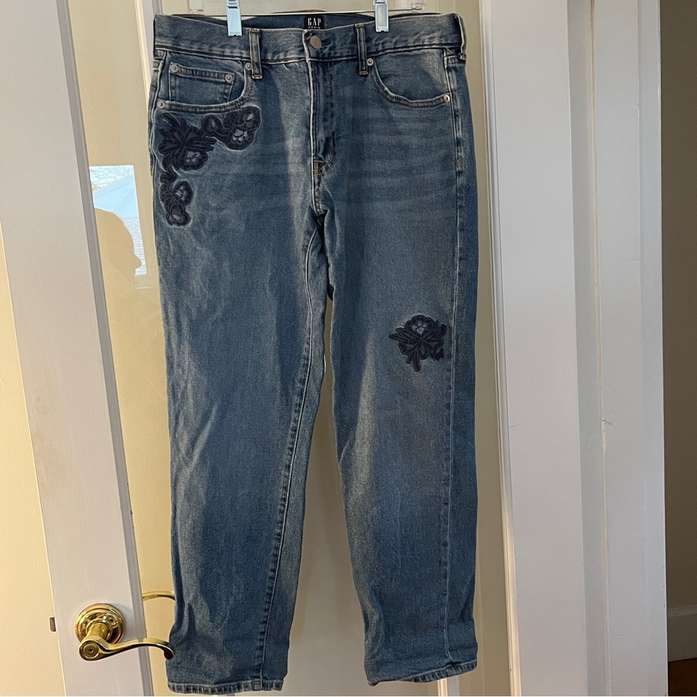 GAP size 28 Women’s Blue Jeans with Floral Designs. Rare Find.